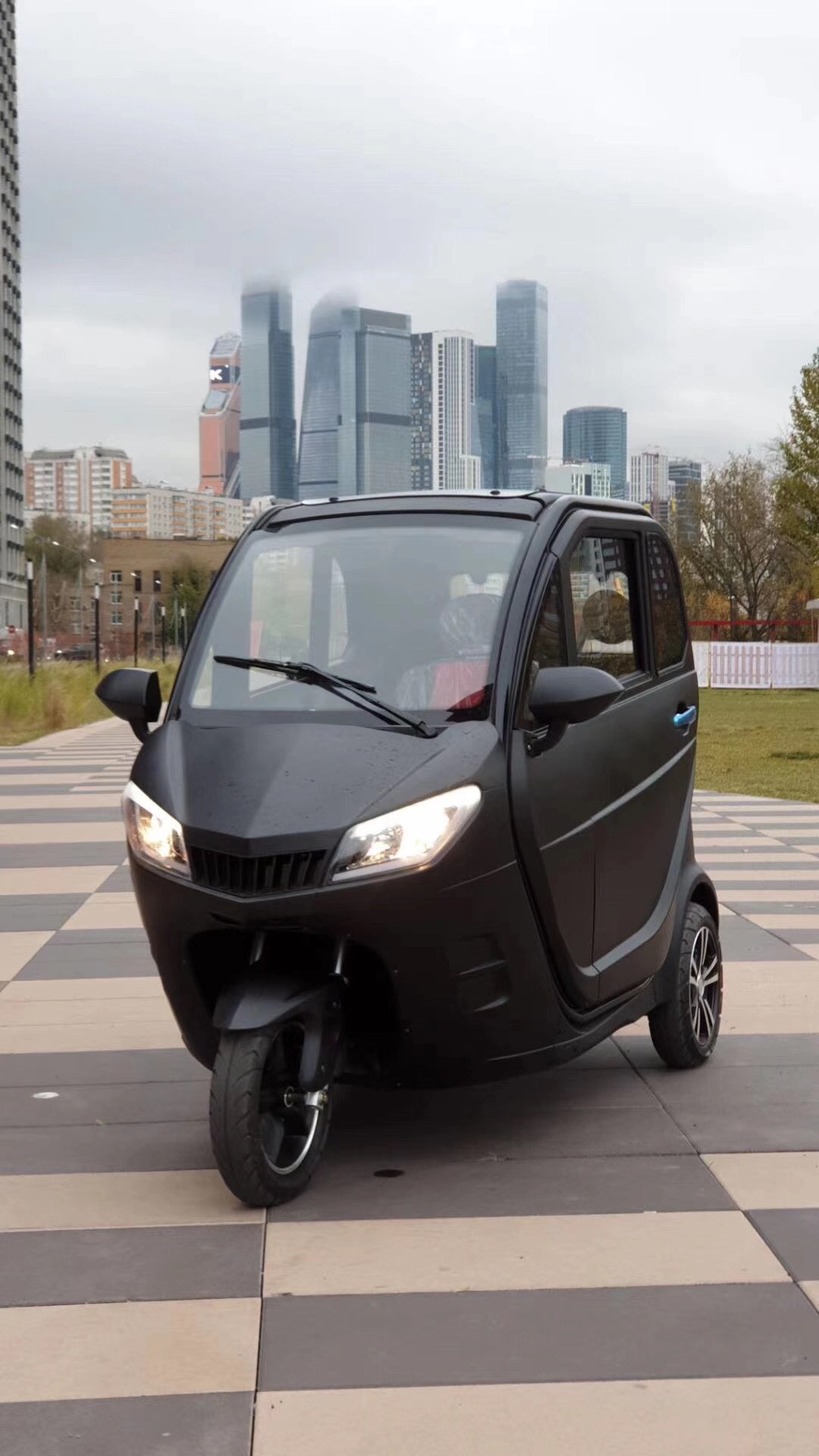 摩托车三轮全封闭上牌电喷燃油三轮车残疾摩托车整车