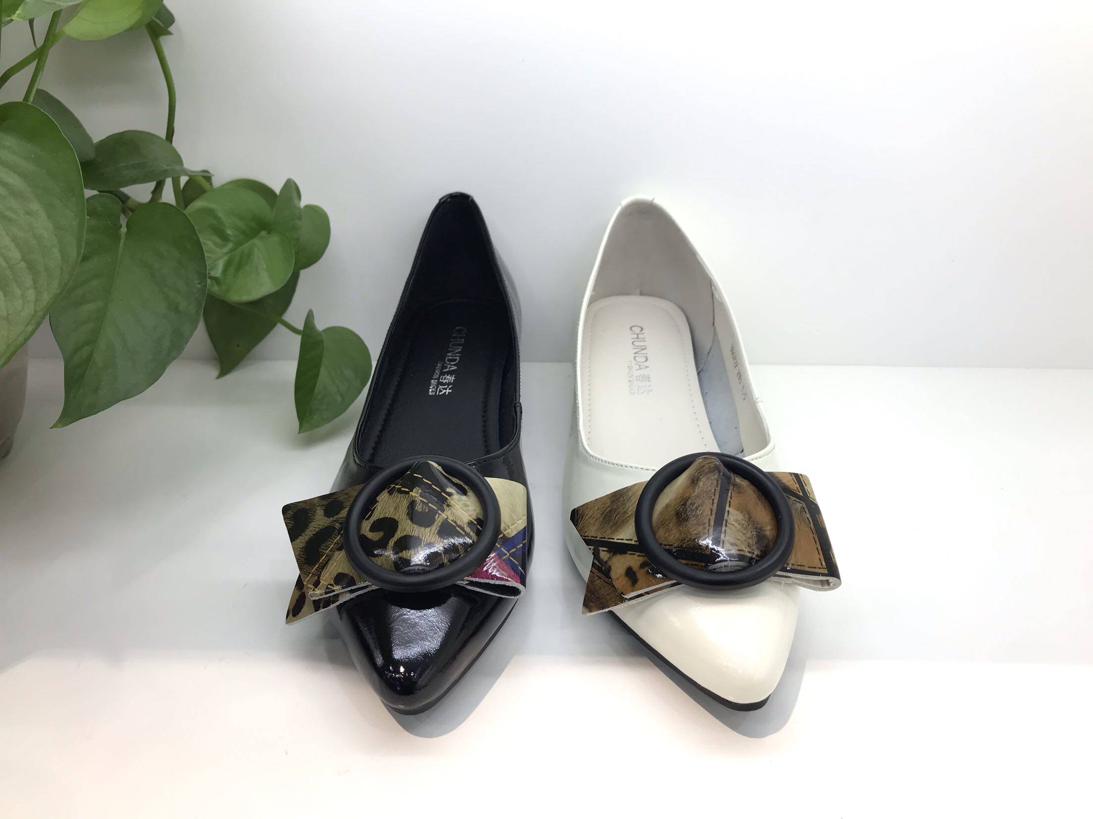 春达2020真皮春秋新款女鞋时尚浅口舒适平底单鞋