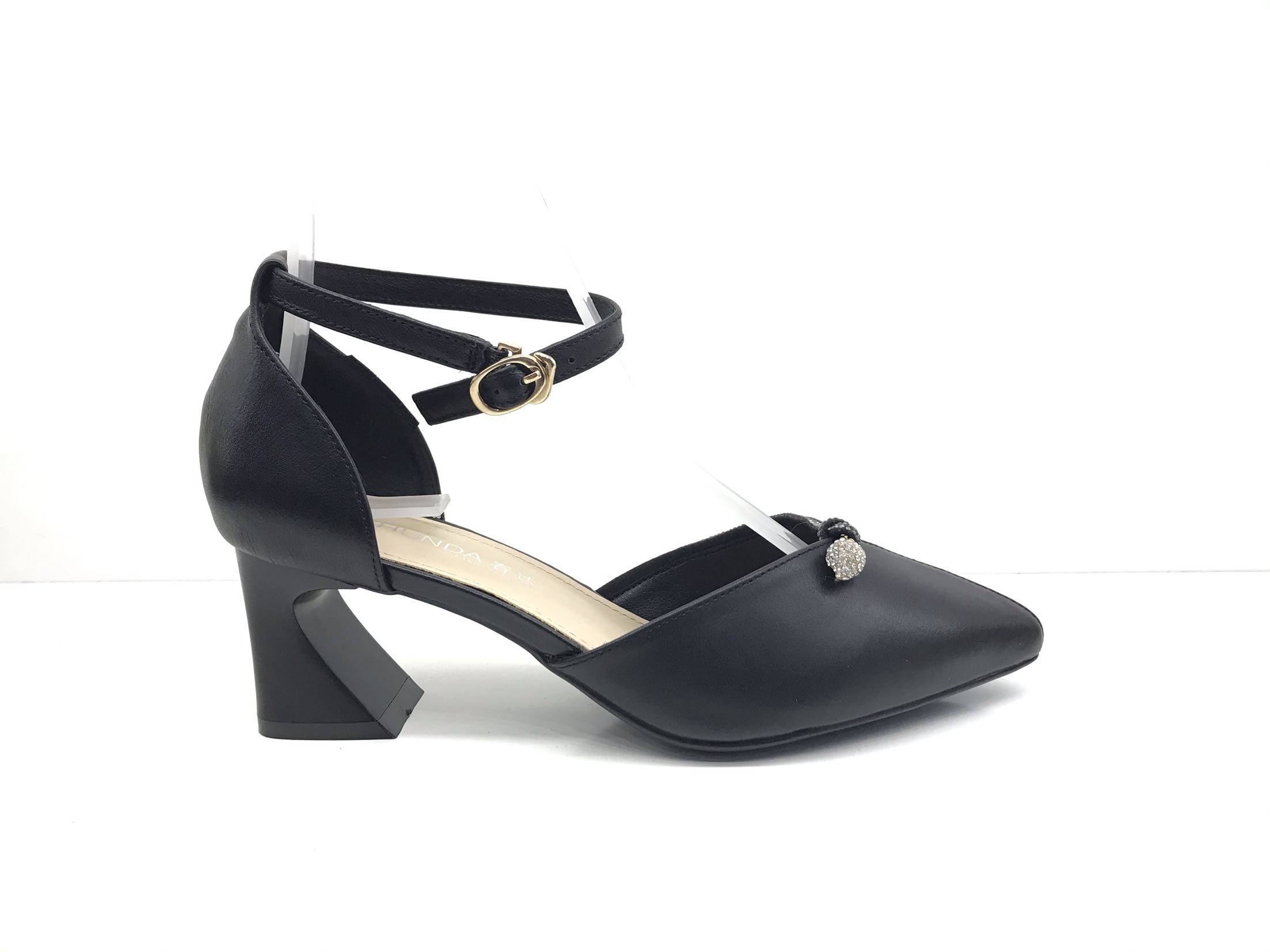 春达女鞋2020新款单鞋女真皮尖头百搭中跟一字时装凉鞋