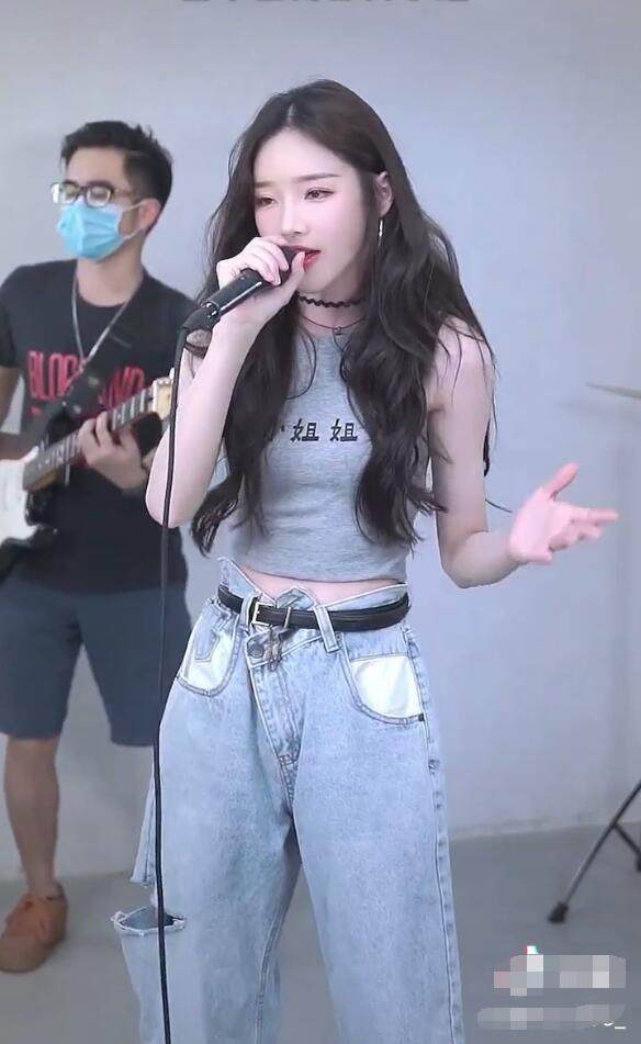 戴羽彤蓝色洋气阔腿宽松牛仔破洞抖音姐姐小姐时尚套装