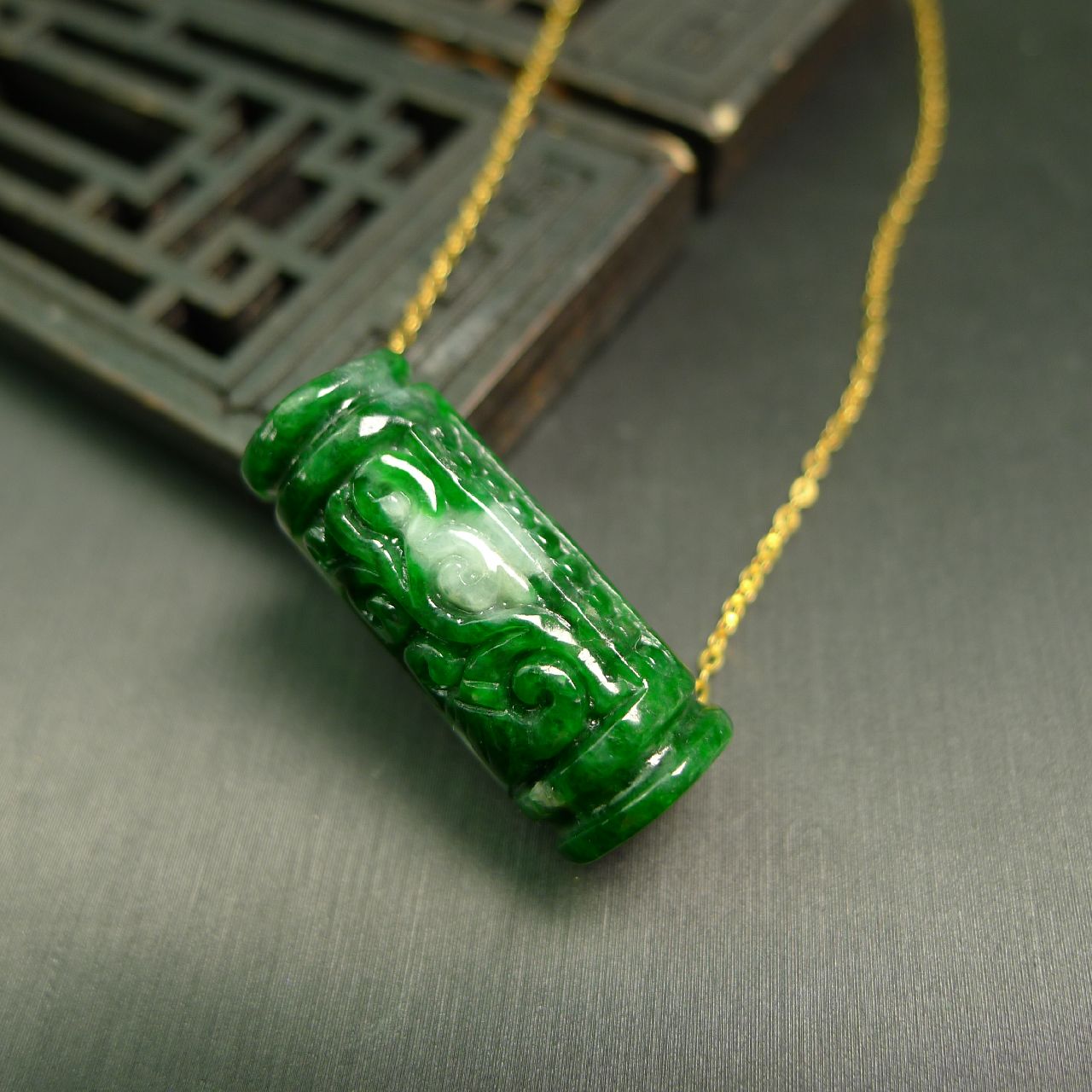 辣绿天然翡翠雕花长勒桶珠管珠吊坠送银项链颈饰