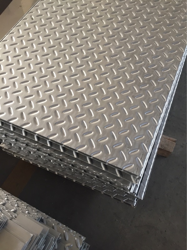 定制 新品不锈钢花纹板304 防滑钢板201楼梯踏板直销压花不锈钢板