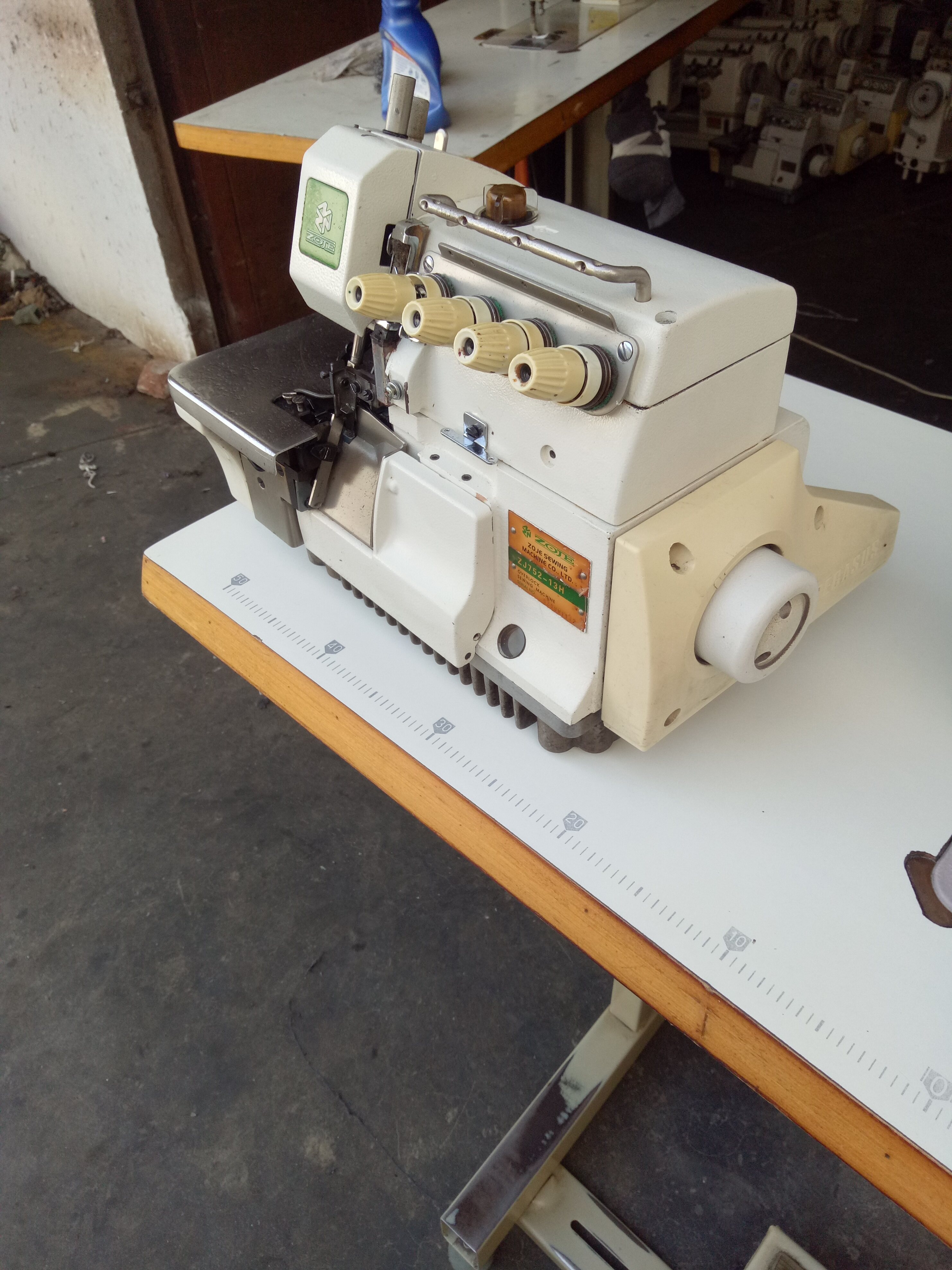 缝纫机中捷新款拷边车锁边机包缝机二手手工业家用缝纫机