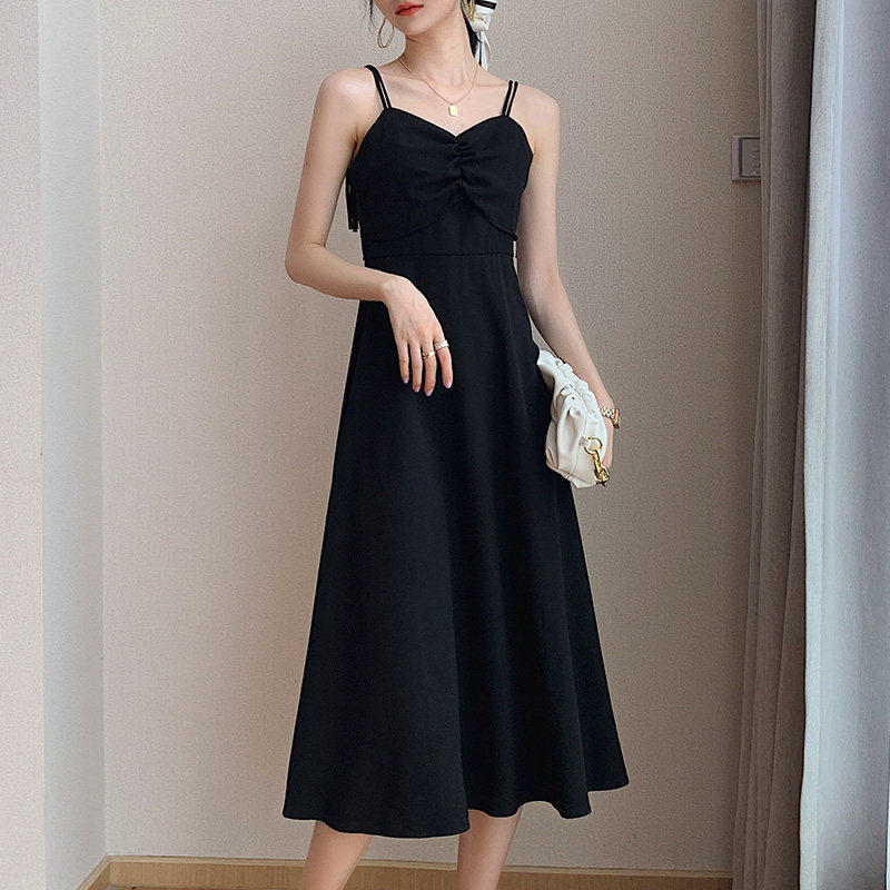 吊带赫本黑色小黑裙收腰显瘦内搭性感连衣裙女秋连衣裙