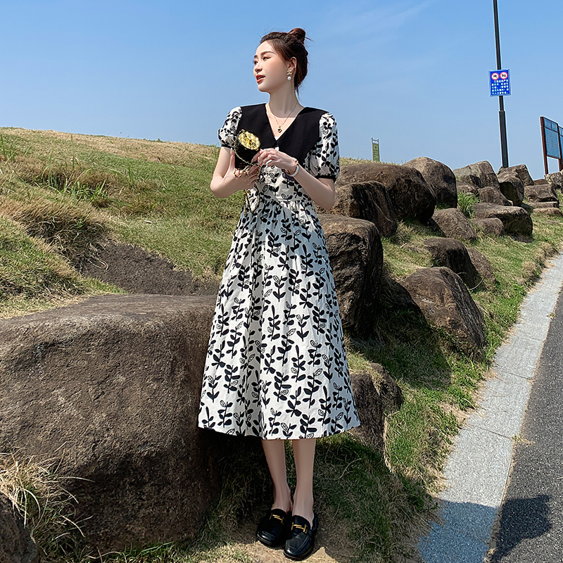 法式娃娃领连衣裙2022年新款韩版夏季高腰显瘦印花高级感茶歇裙子