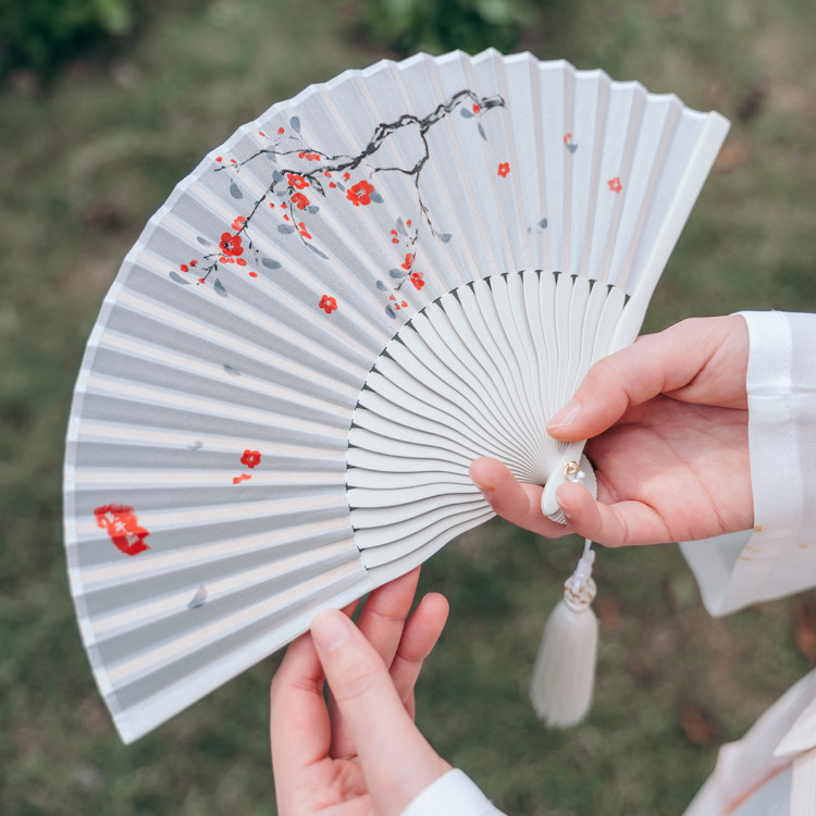 白色扇子折扇中国国风古风梅花折叠扇配汉服扇子