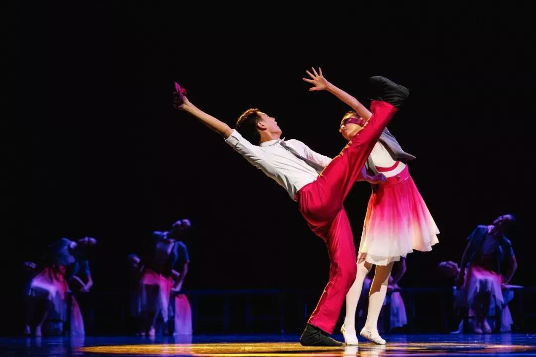 新款青春纪念册舞蹈演出服中学生合唱表演男女现代舞儿童演出服