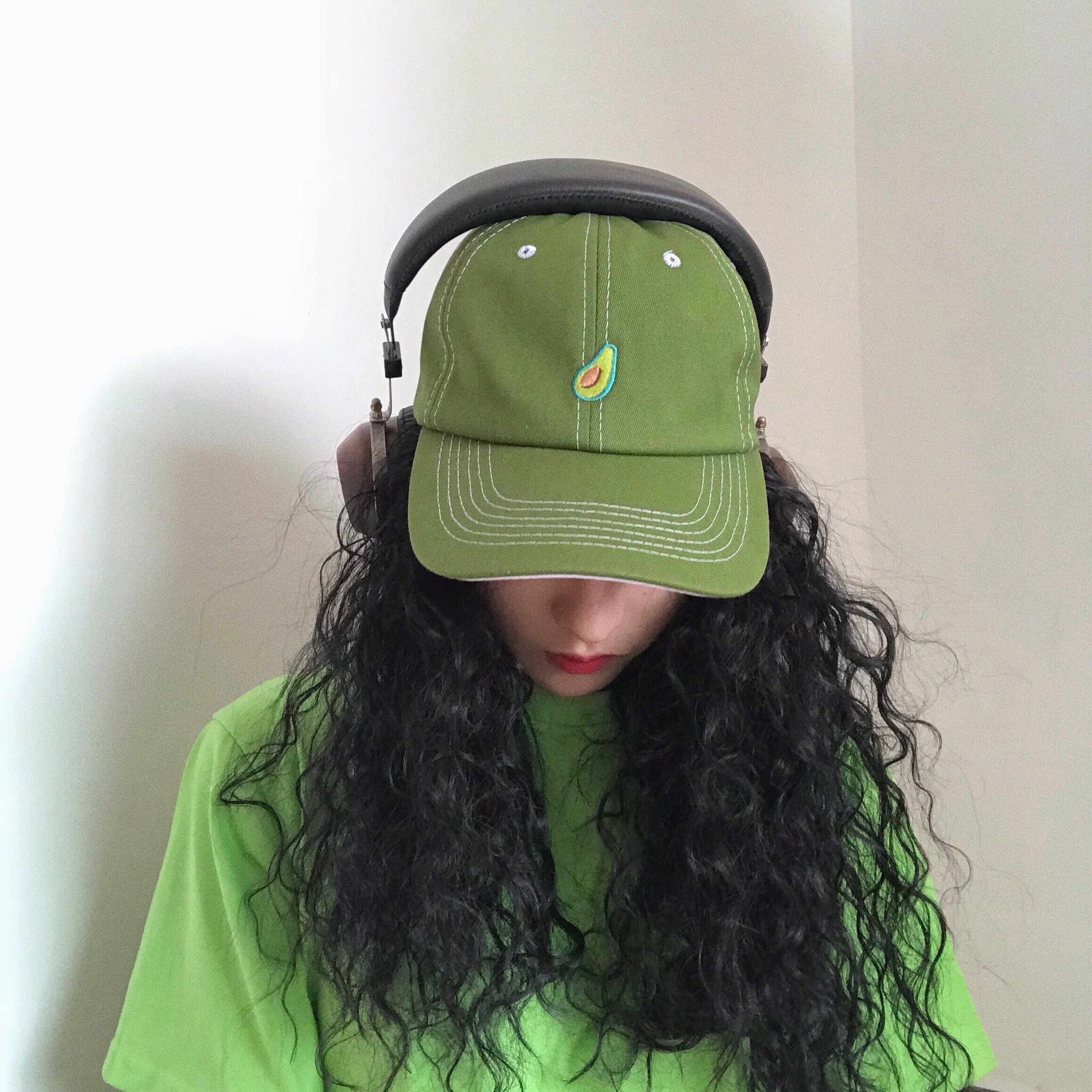 牛油果绿色鸭舌帽女显白韩版ins日系欧美潮刺绣棒球帽子男嘻哈帽