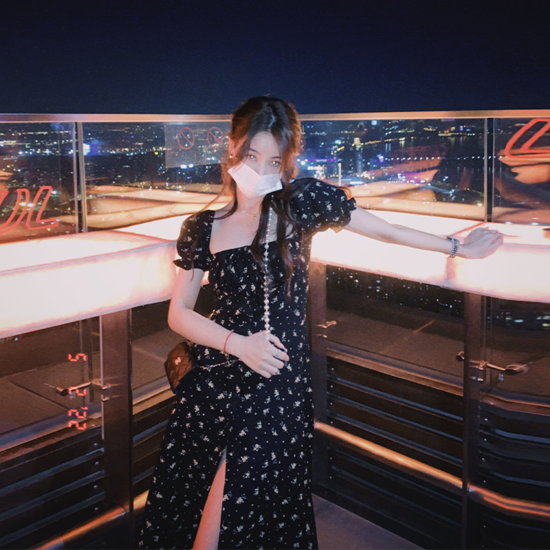 are U shop法式黑色碎花连衣裙女夏收腰方领短袖开叉泡泡袖茶歇裙