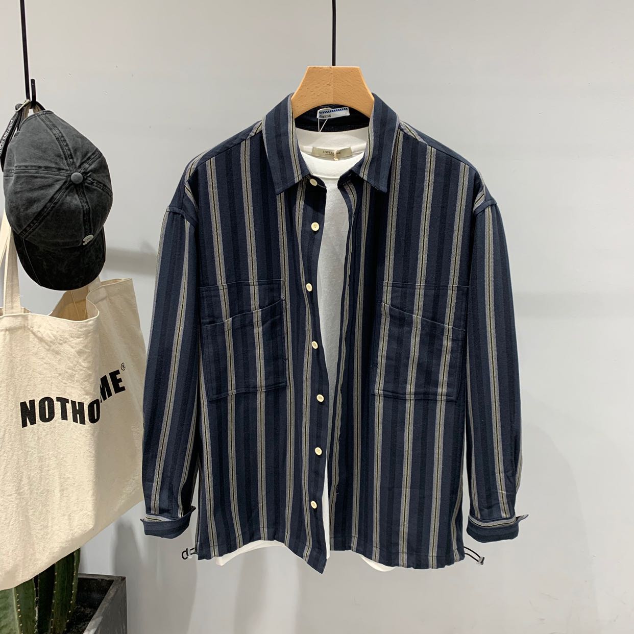 2022秋季新款潮流男士衬衫时尚百搭工装青年休闲条纹宽松衬衣外套