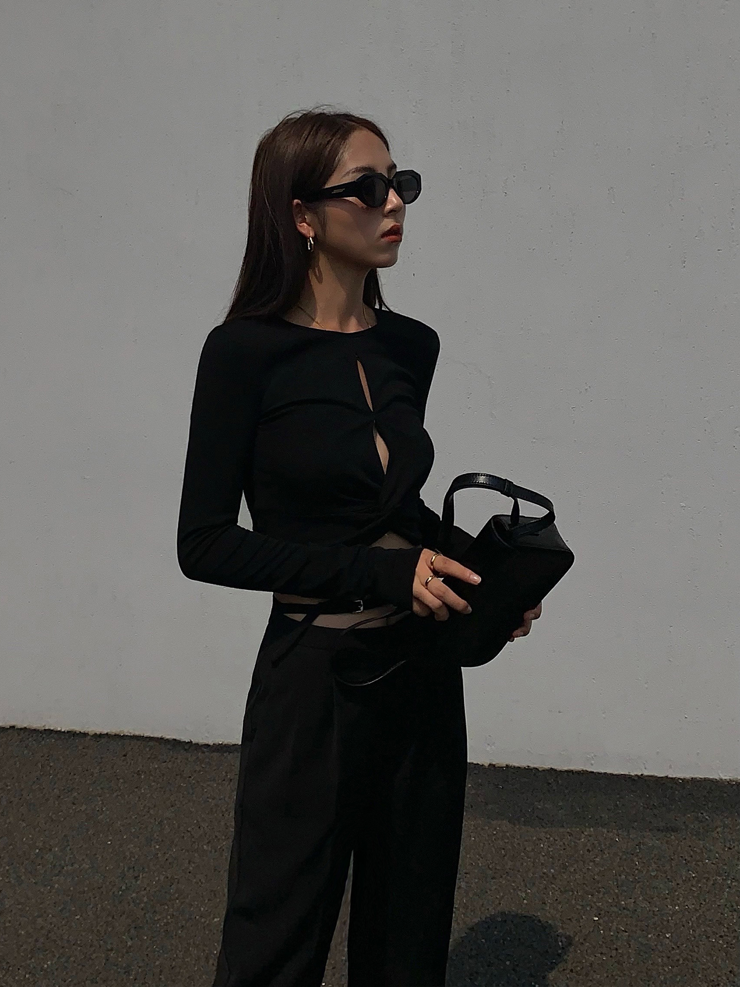 HUYIFAN黑色小心机设计感长袖T恤女短款2022春新款休闲打底衫上衣