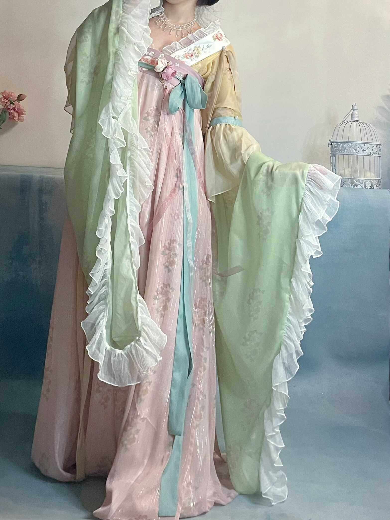 五五年原创汉服南北朝大袖襦齐胸一片式打孔襦裙绣花