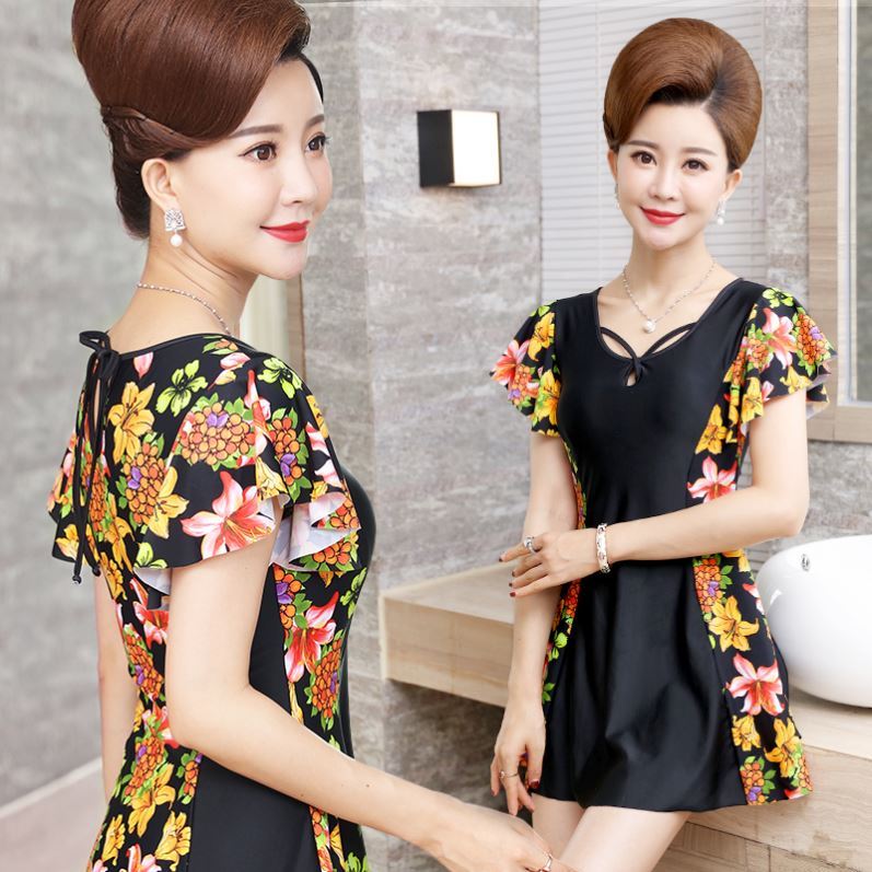 50岁泳衣妈妈中年肚子中老年200斤保守连体泳衣