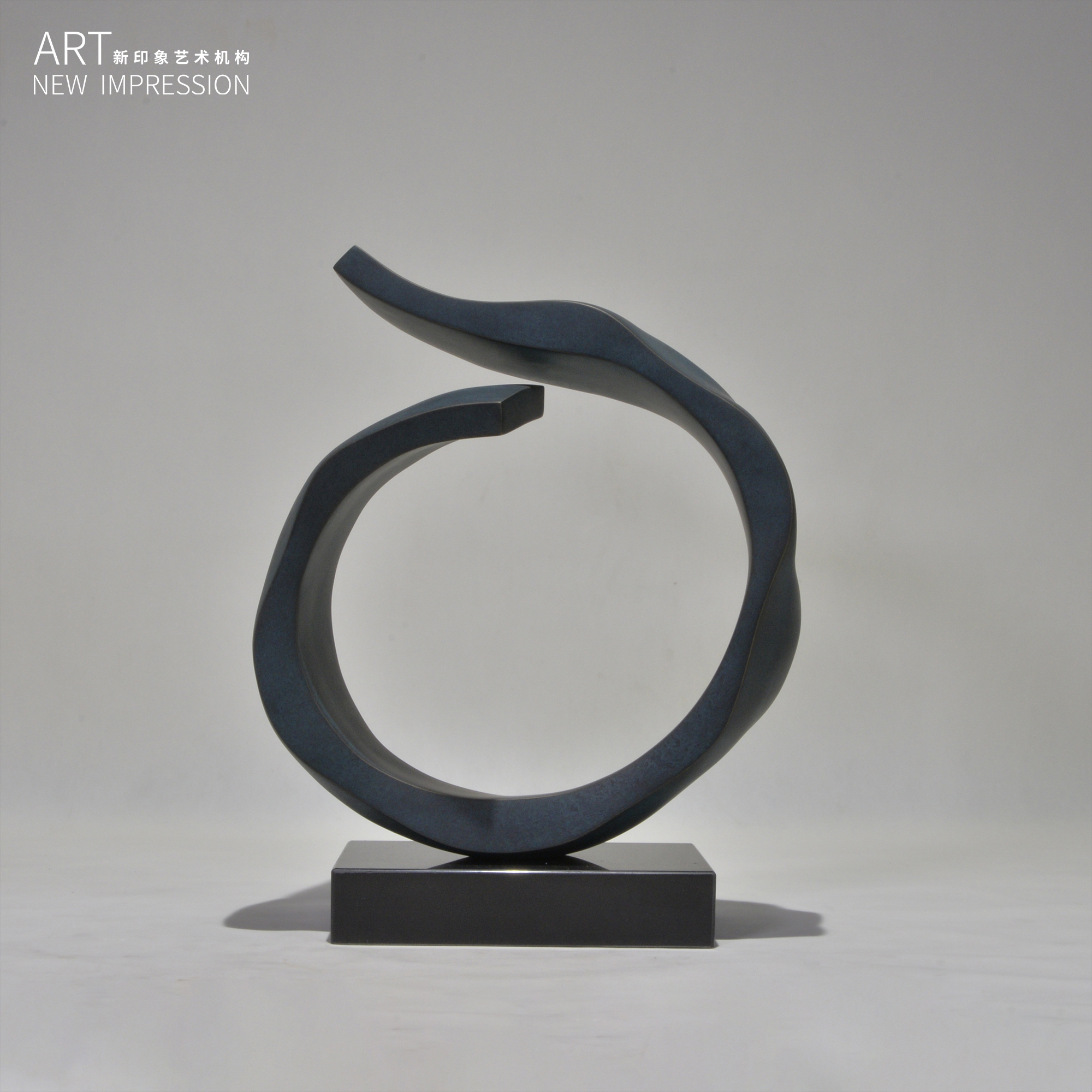 挥墨哑白手工青铜玻璃钢雕塑定制抽象简约现代摆件