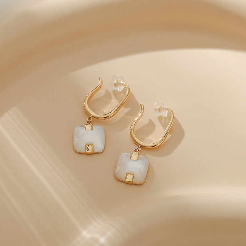 白贝母简约气质耳环高级感大气耳钉2021年新款潮无耳洞耳夹耳饰女