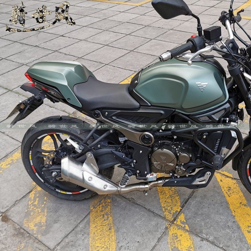隆鑫无极300ac原厂驼峰复古后座保护尾翼改装摩托车尾翼