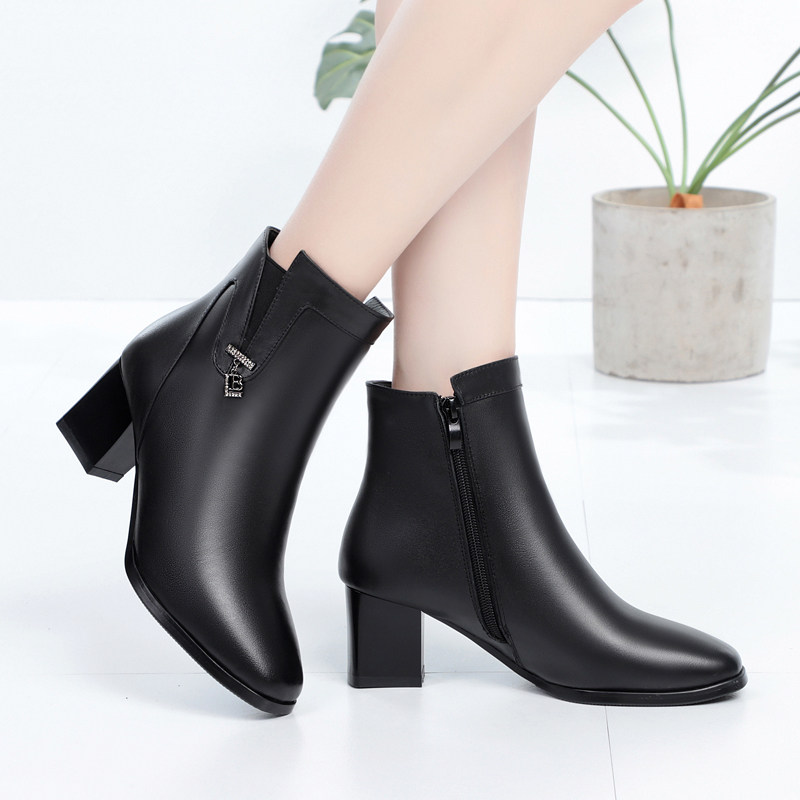 秋冬季网红红蜻蜓真皮短靴女中中跟羊毛棉鞋粗跟时装靴