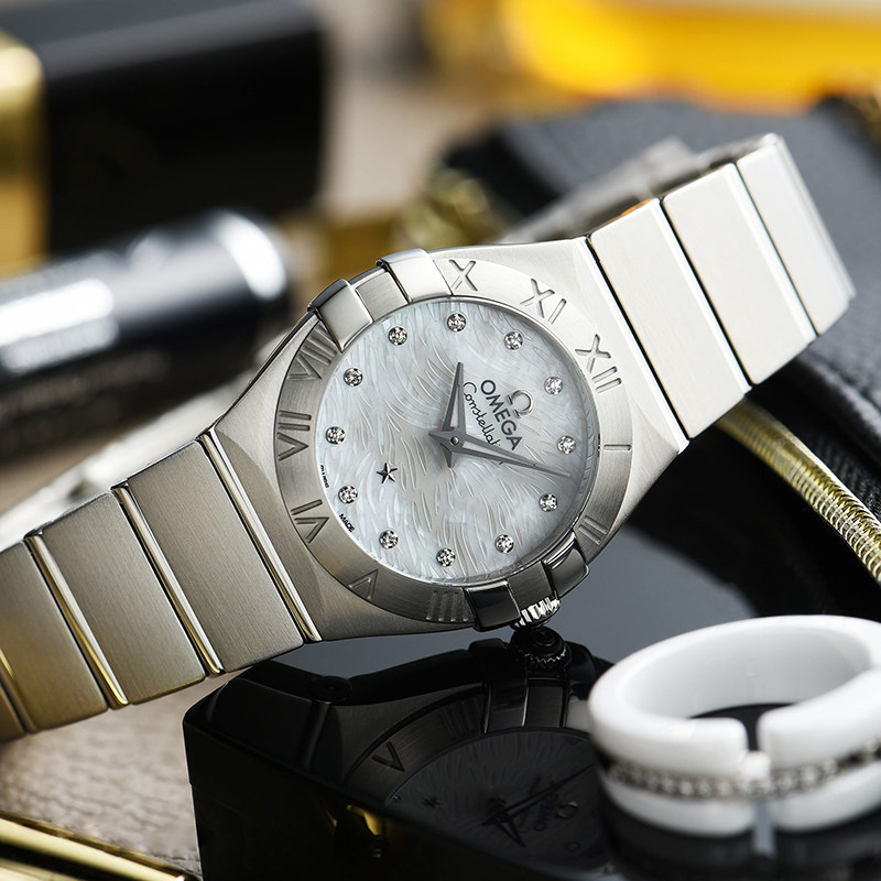 欧米茄星座系列贝母母盘时尚优雅钢带石英女表瑞士腕表