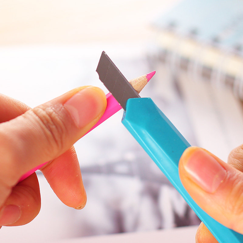 小号迷你美工刀壁纸墙纸裁纸割纸工具切割小学生美工刀