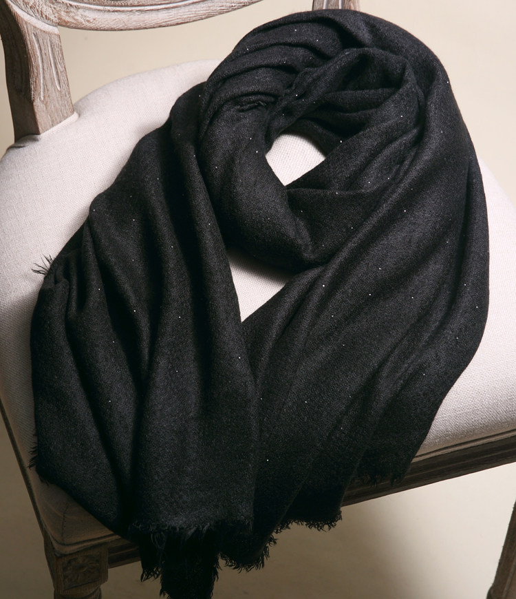 低调羊绒秋冬季百搭方巾大方围巾毛线黑色铆钉围巾