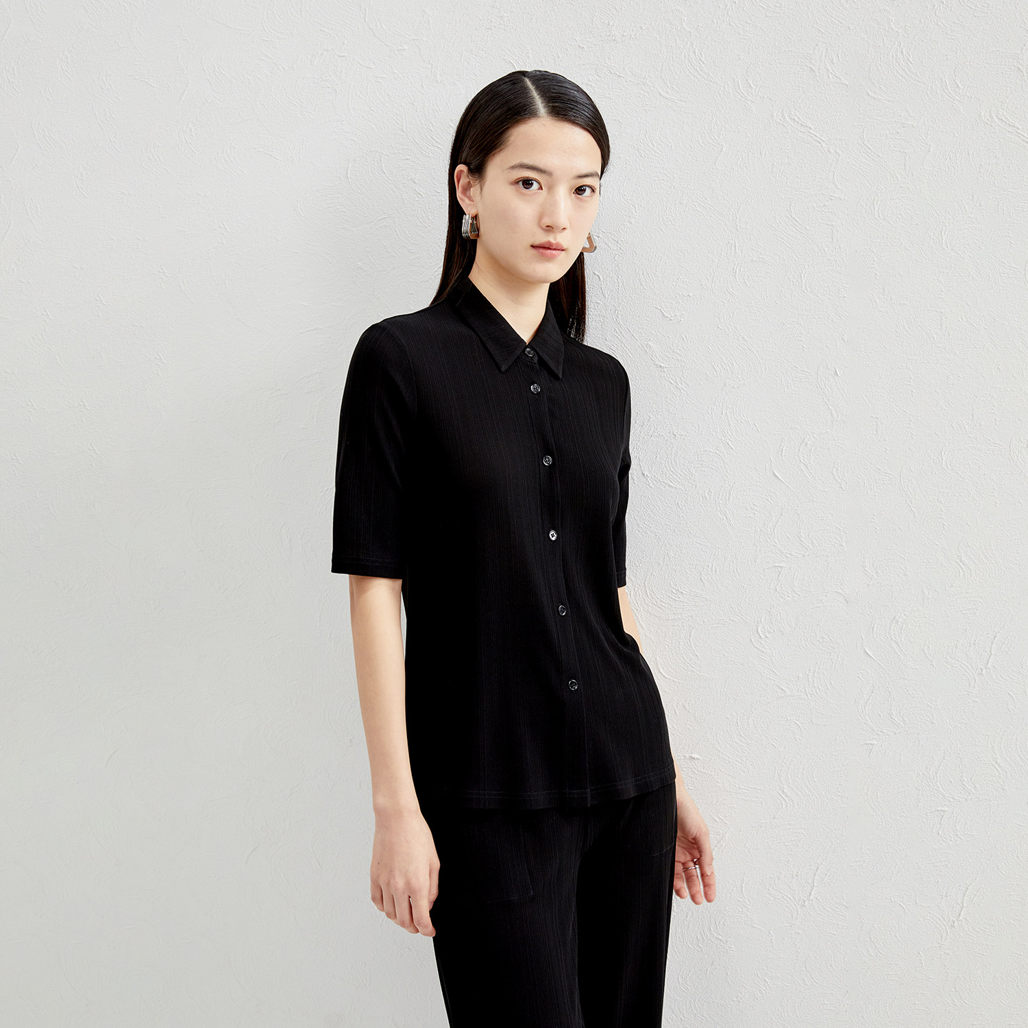 进店购买戎美高端女装 a股上市公司出品