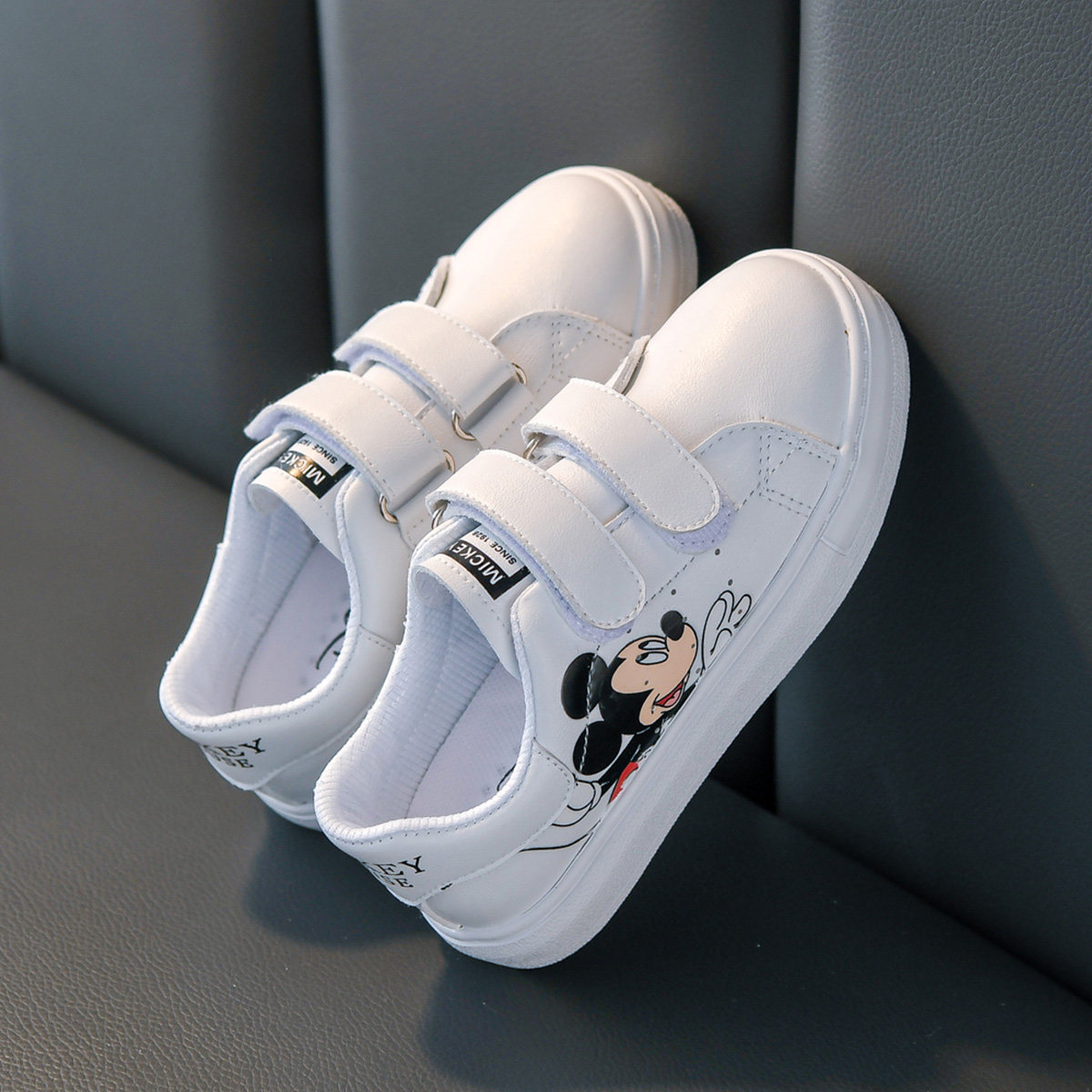 板鞋儿童小白鞋2021春季新款女童米老鼠童鞋魔术板鞋