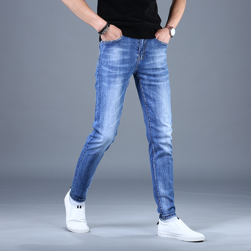 高端牛仔裤男潮牌2022新款浅蓝色修身小脚潮流夏季弹力男士长裤子