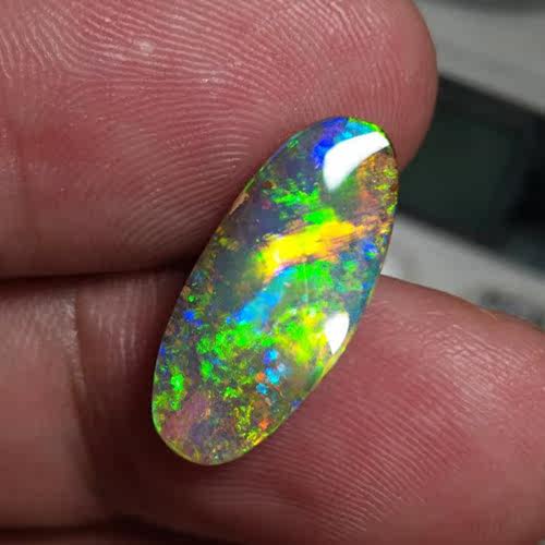 澳大利亚珍传收藏精品欧泊砾石澳宝戒面吊坠手链珠宝奇石