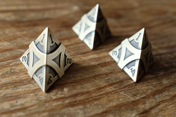 极客四面骰子d4锥形金字塔减压游戏道具金属色子