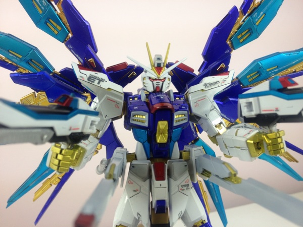 万代hgrg高达强袭自由流星成品喷涂代工男生高达模型专区