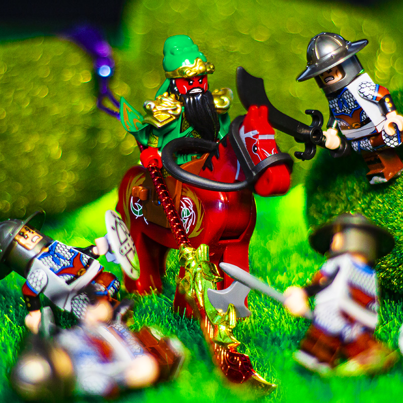 国潮虎年玩具三国演义小侠关羽羽人积木关公二爷塑料积木