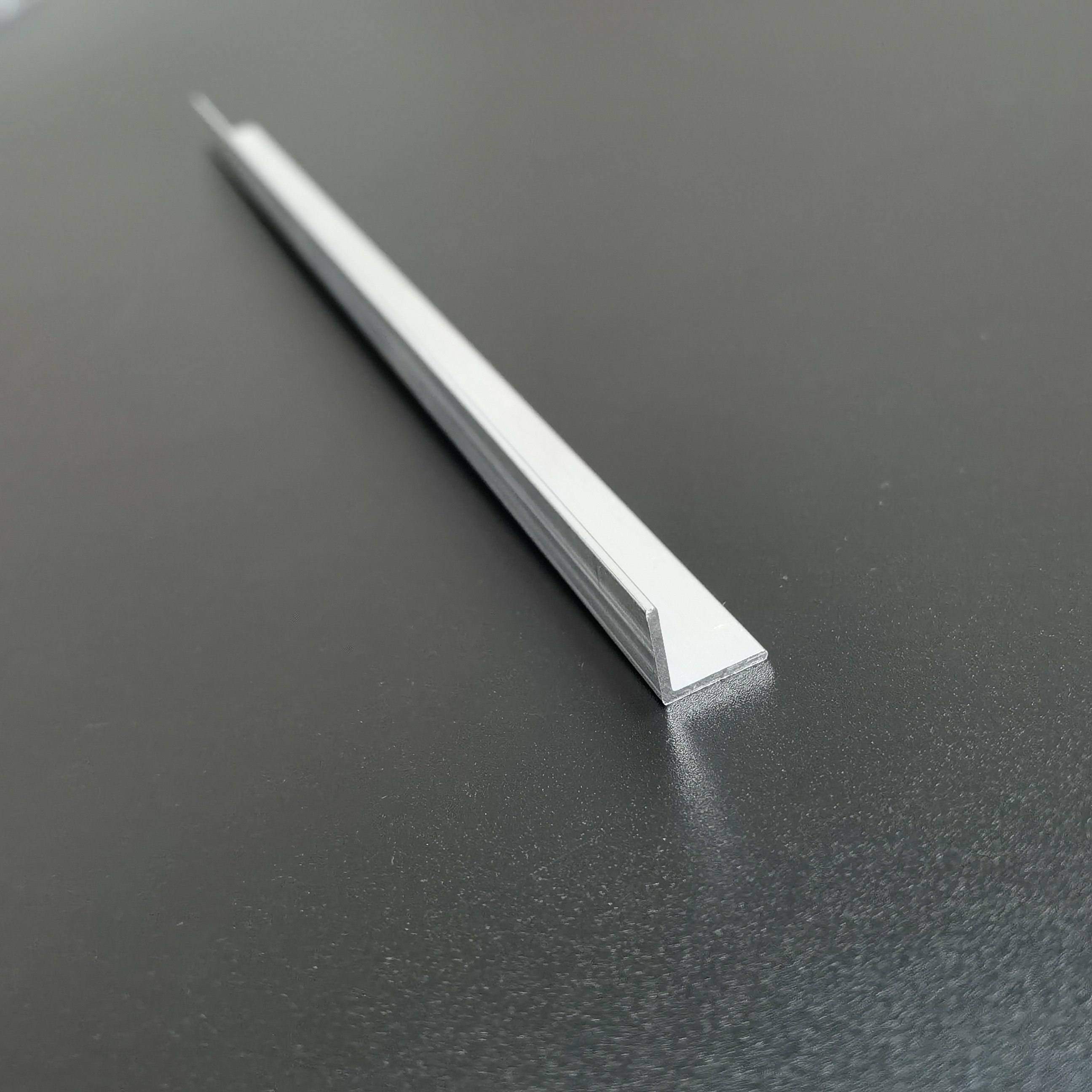 铝合金角铁铁三角冲孔15x15x1mm收边条型材90度包边不等边铝材