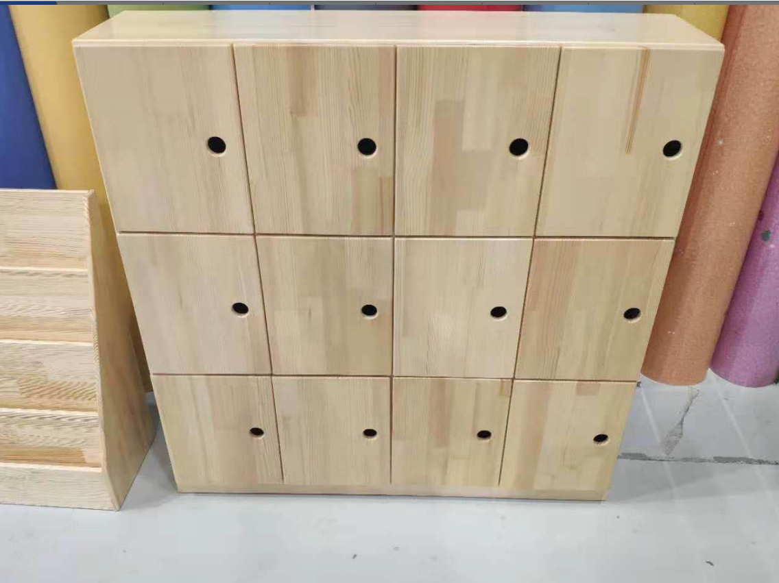 幼儿园实木书包儿童带门衣帽玩具柜区角柜樟子松儿童储物架