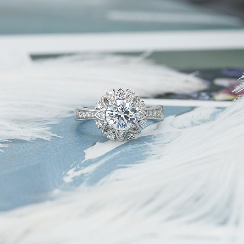 梵誓oneswear玛格丽特18k金一克拉女钻石戒指求婚结婚情侣钻戒