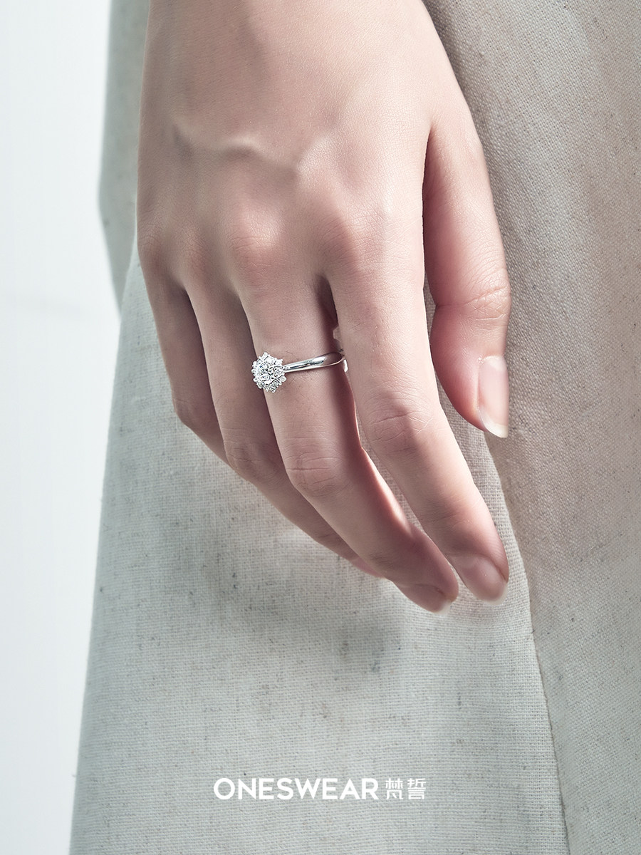 梵誓oneswear初雪求婚钻戒定制群镶钻石订婚婚戒手饰