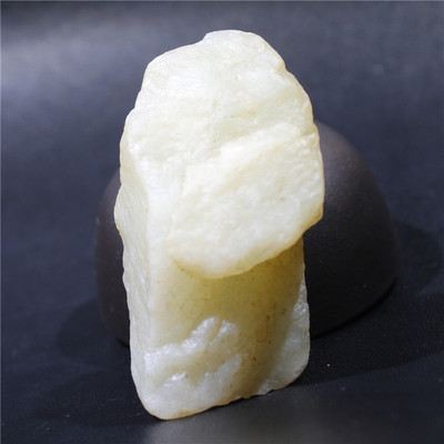 白玉山料原石44克新疆和田玉细腻且末料雕刻天然玉石优质新款作料