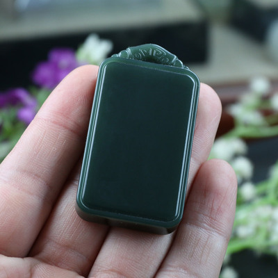 新疆塔县和田玉天然塔青无事牌吊坠 青玉细料平安牌辟邪招财玉佩