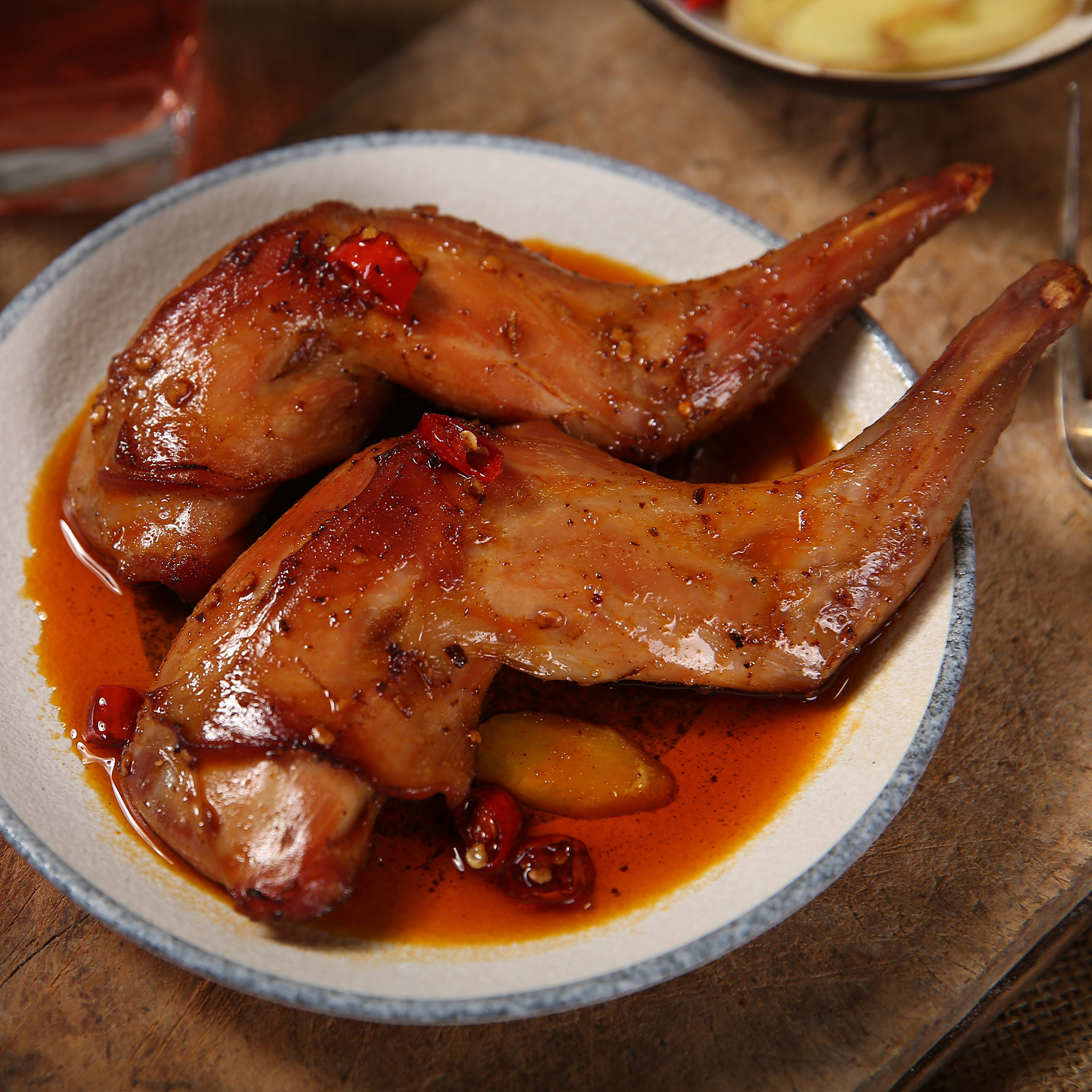 兔腿火号麻辣兔肉四川特产真空熟食下酒桃花兔肉干