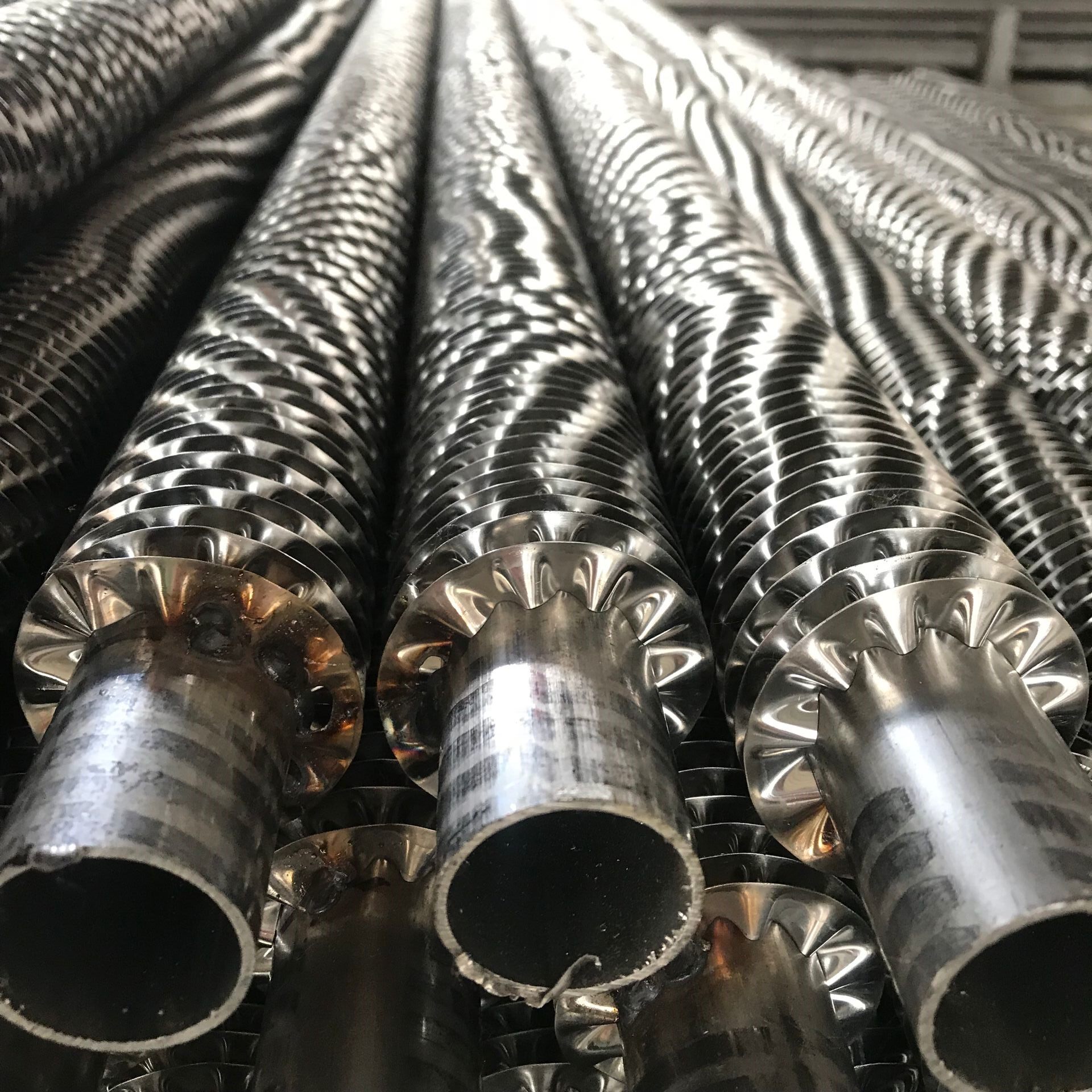 不锈钢翅片散热热管散热器绕片管工工业蒸汽导热电热管