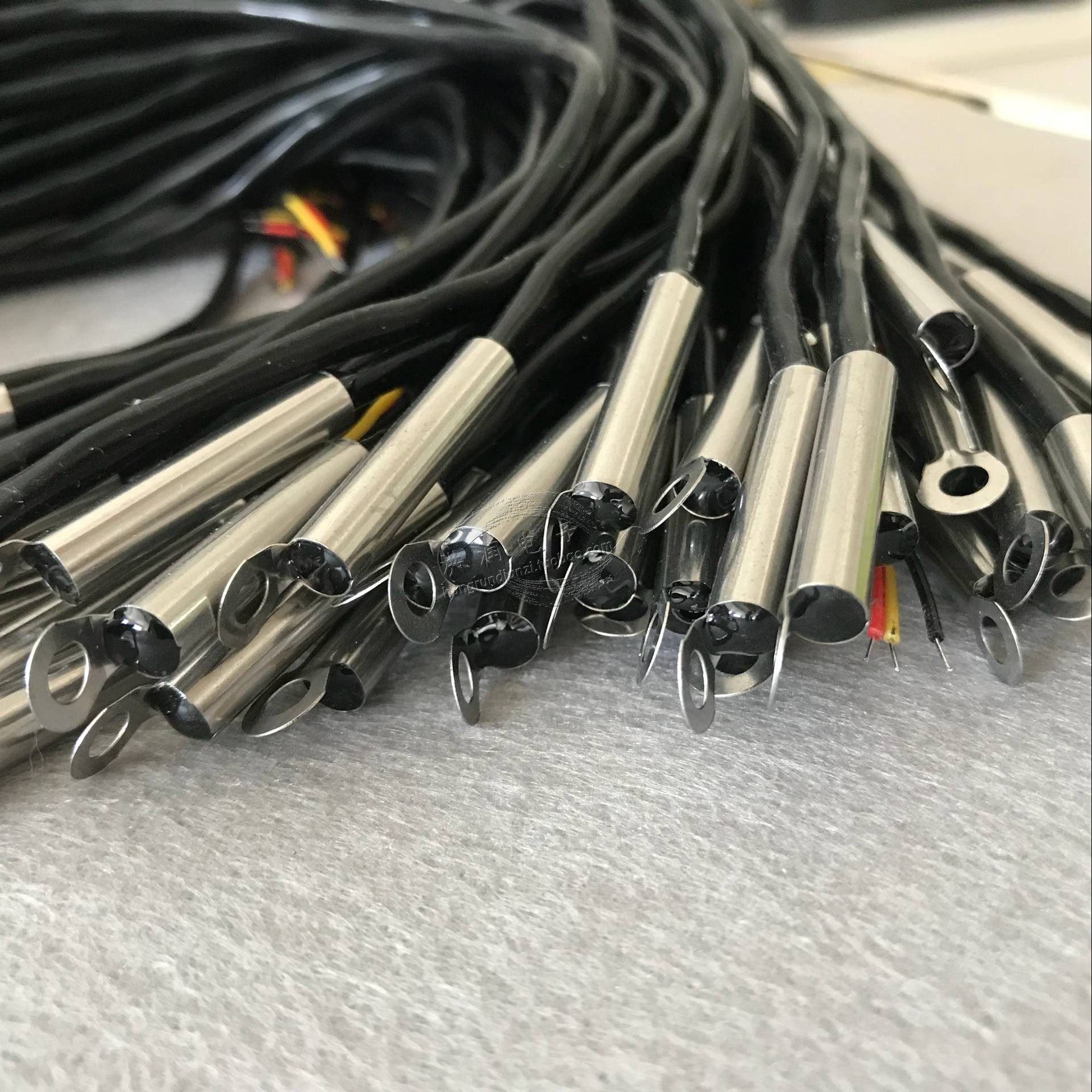 ds18b20接线耳式温度探头环型孔型安装防水型三芯传感器