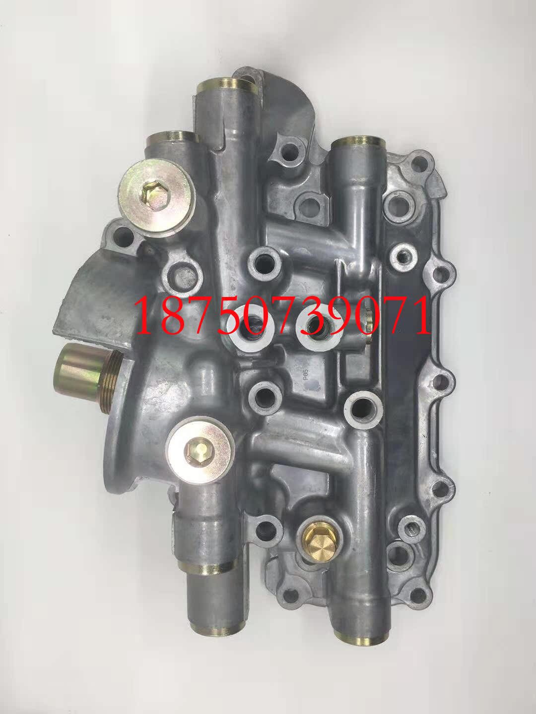 神钢sk200/210/250/260-8挖掘机日野j05/j08发动机机油散热器边盖