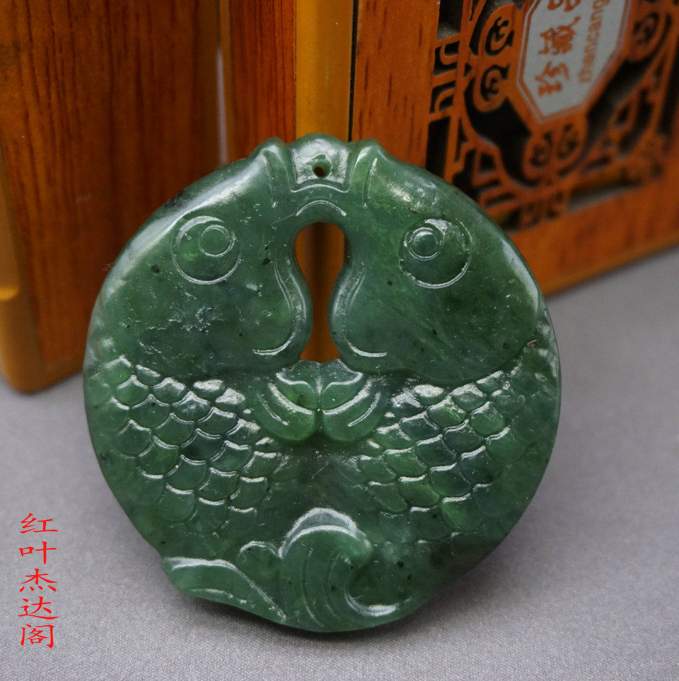 新疆和田双面雕刻碧玉双鱼吊坠男女女款年年有余颈饰