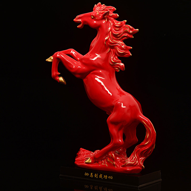 红色陶瓷招财马摆件摆件马到成功摆设办公室家居装饰瓷器摆件