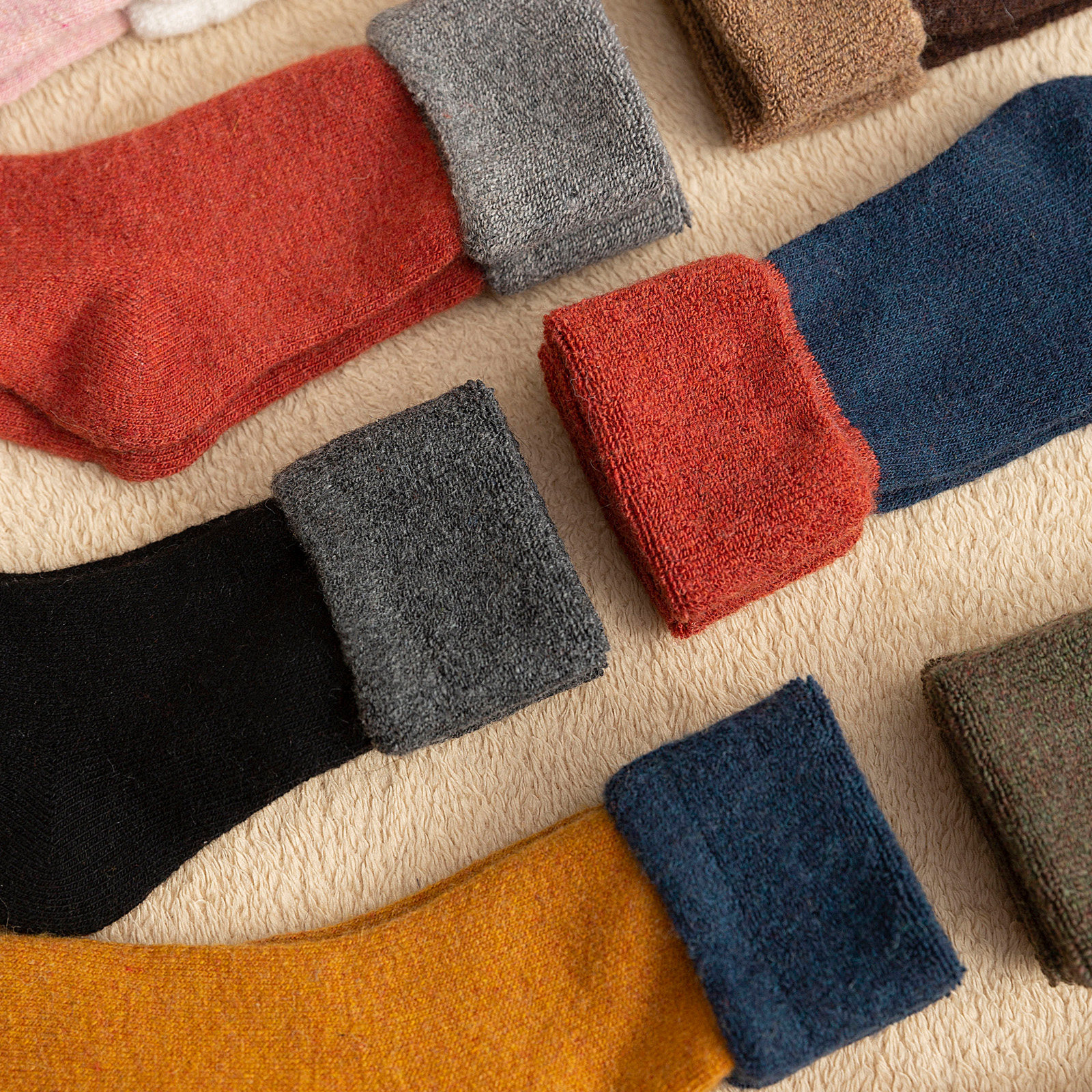 超厚羊毛雪地袜子秋冬季加厚加绒保暖女士中筒袜ins潮加长筒外穿