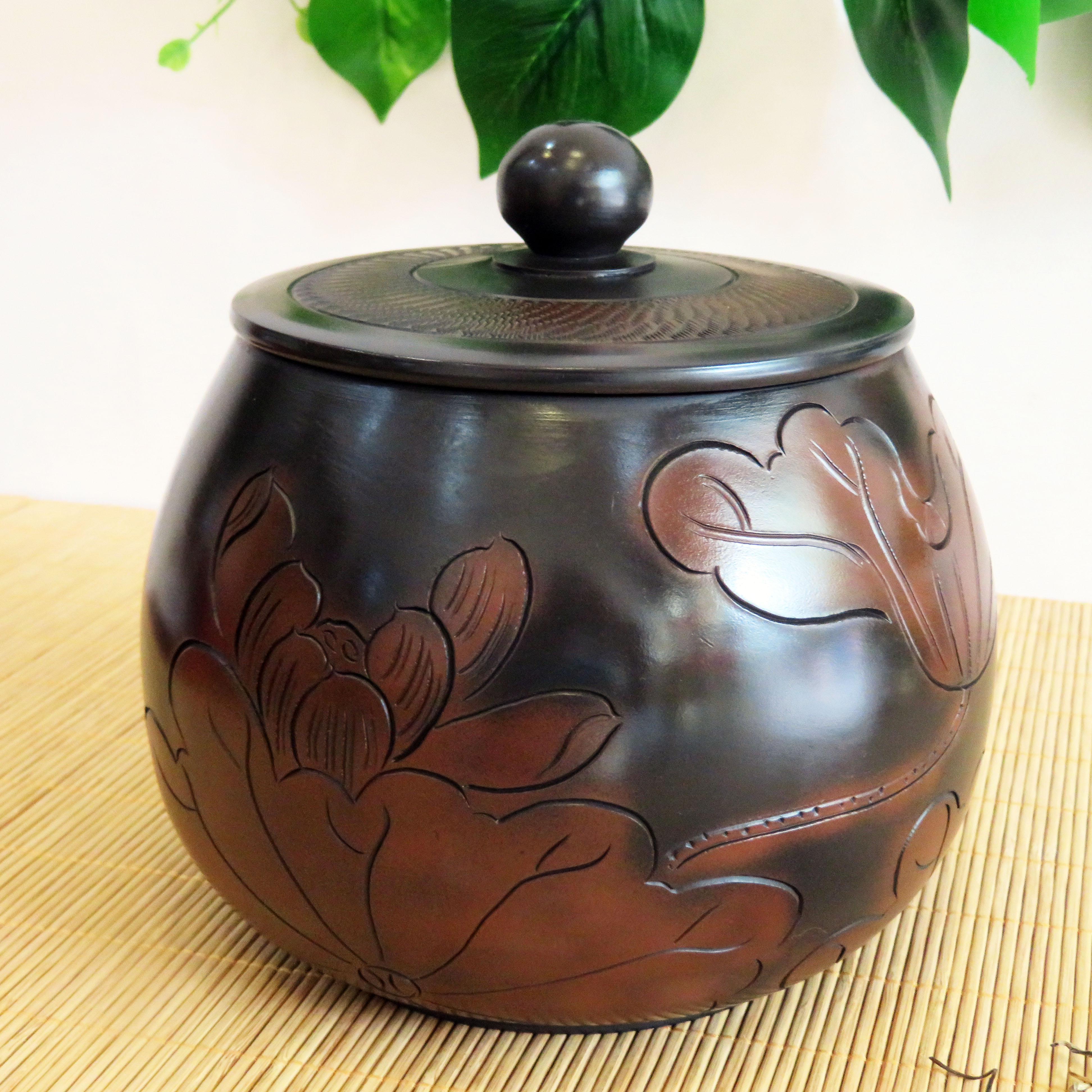 云南建水紫陶茶叶罐浮雕刻花茶具办公摆件新品茶叶罐