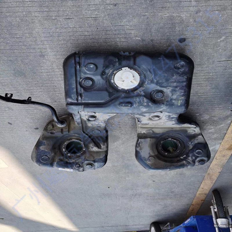 油箱适用于保时捷帕拉梅拉卡宴燃油帕纳梅拉汽油油泵油箱