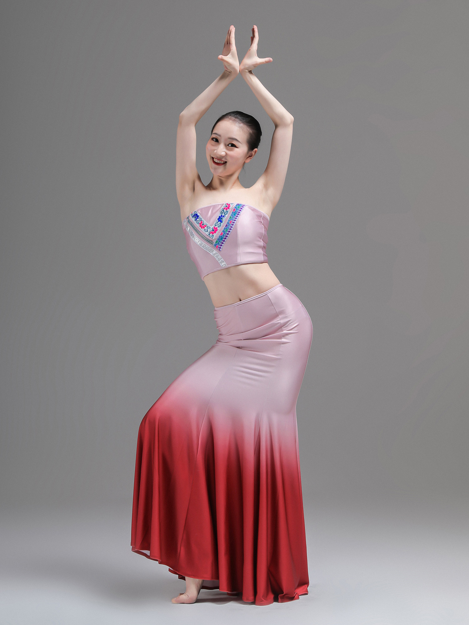 渐变傣族舞蹈服装孔雀舞表演练功鱼尾成人律动民族服装