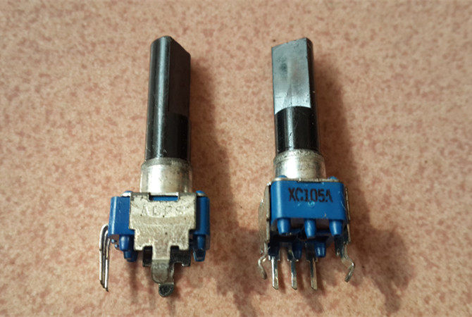 电位器全新日本alps单连3脚xc105a20位步进三脚电位器