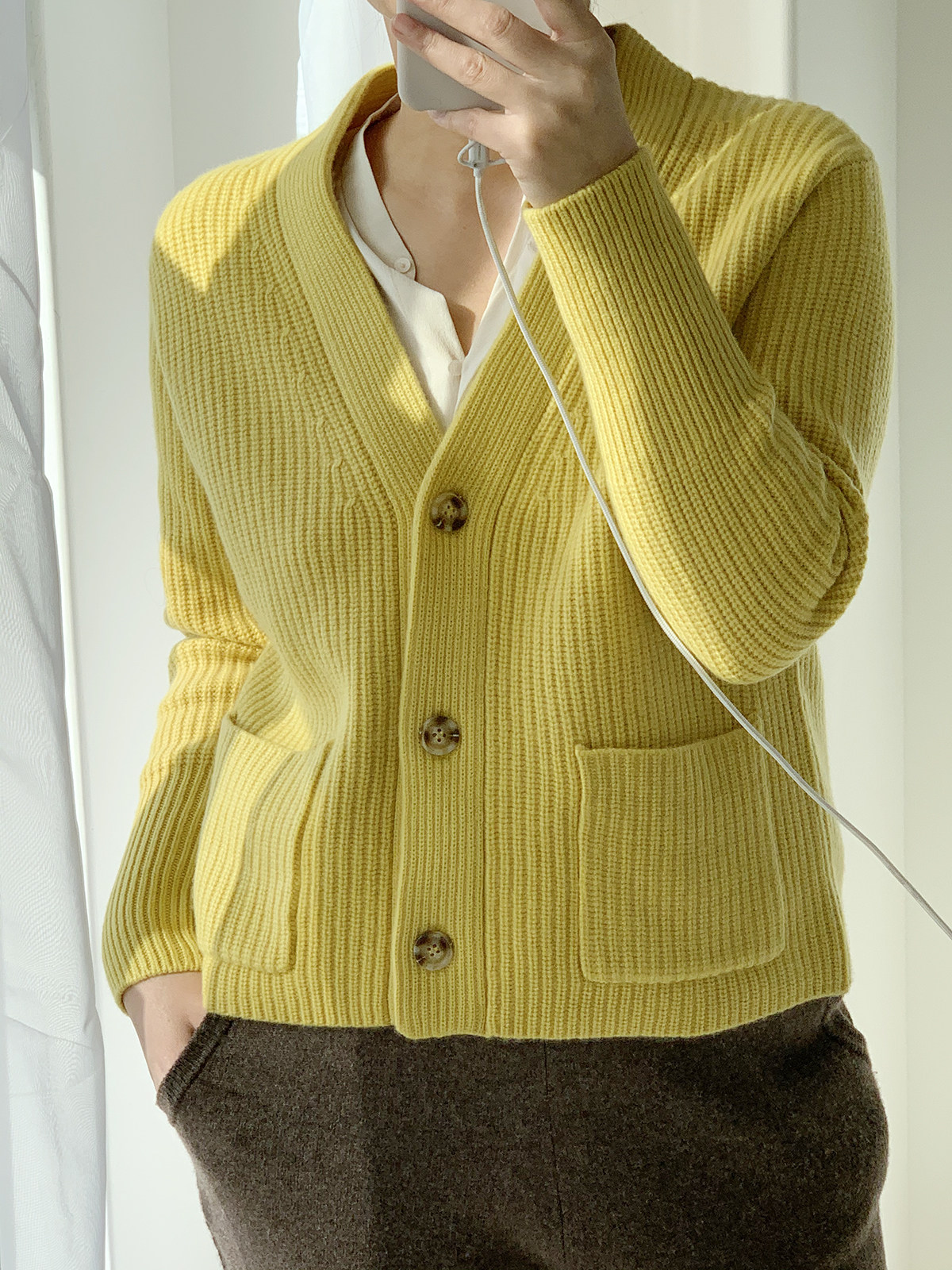 apcshop早春新款法式休闲风绒尖针织女士领开毛衣毛针织衫