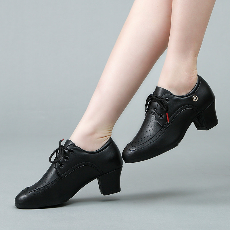 舞蹈鞋打孔女士外穿成人交谊舞软底带跟水兵摩登拉丁舞鞋